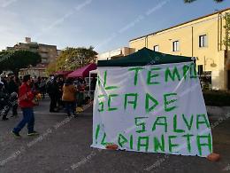 Associazioni e movimenti in piazza Roma per dire "no" al riscaldamento globale
