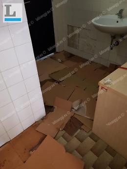 Muffe,  bagni rotti  e allagamenti Uffici abbandonati in via Varsavia