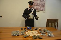 Latina, due fratelli in manette: arrestati con oltre un chilo di droga