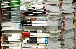 Un fondo libri per le famiglie meno abbienti, la proposta dei giovani comunisti