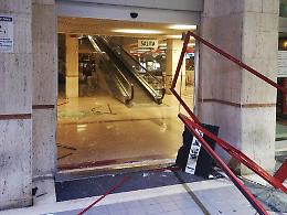 Furto al Conad, i ladri rimasti feriti...dalla cassaforte