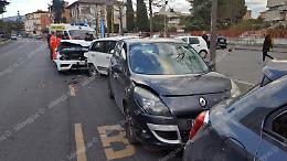 Maxi incidente in via Botticelli, coinvolti cinque mezzi