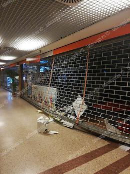 Furto al Conad, poi lo schianto: ricerche negli ospedali