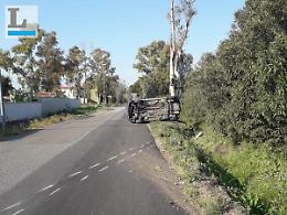 Perde il controllo dell'auto e si ribalta, ferito un 38enne