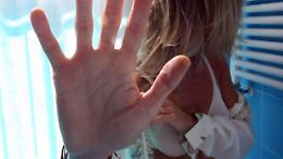 Aggredì a testate la compagna davanti al figlio, arresti domiciliari al 32enne