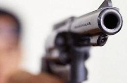 Novantenne rapinato in casa da due banditi armati di pistola