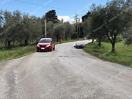 Scontro tra uno scooter e una Lancia Y, grave incidente in via Apriliana