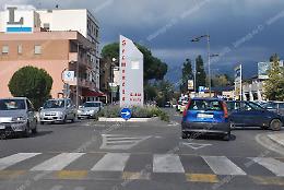 Donna scippata in strada a Borgata Carrara, bandito in fuga con uno scooter