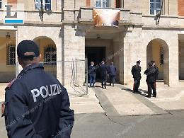Autisti e ausiliari della sosta in protesta davanti al Comune