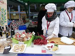 "Pasta und peperoni aus Terracina". Gli studenti-chef conquistano Bad Homburg