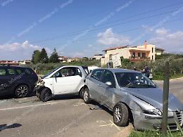 Grave incidente stradale  in via Roma, due feriti trasportati a Latina