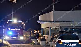 Misterioso incendio in un ristorante del Lido, indagini in corso