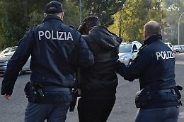 Cacciato dalla coop, migrante nigeriano aggredisce i poliziotti