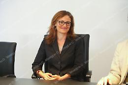 Una figura a supporto di Rosa Iovinella: è nuovamente polemica