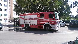 Prende fuoco una baracca per gli attrezzi, paura in paese