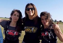 Giulia Michelini, "Rosy Abate", brivido col paracadute a Nettuno
