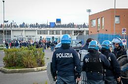 Bombe, fumogeni e bastoni in auto: ultras del Latina denunciato nella notte