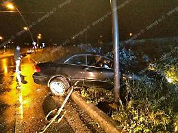 Rubano una Mercedes e si schiantano sulla Pontina: ladri in fuga