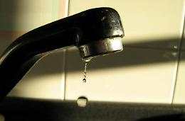 Aprilia si sveglia senza acqua, rubinetti a secco per un guasto a Carano