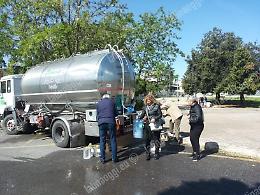 Aprilia senz'acqua, arrivano le autobotti in via Galilei e a Conforama