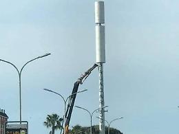 Terracina, montata l'antenna nella rotatoria. "Menzione" al PalaCarucci