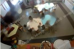 Botte in classe ai bimbi dell'asilo, il video della maestra sospesa
