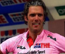 Il "rosa" di Mario Cipollini, la maglia del Giro del 2000 a Terracina