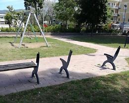 I vandali tornano in azione, sfregi ai giardini pubblici