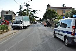 Incidente tra un'apetta e un furgone, anziano gravissimo