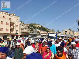 Festa dei Sikh a Terracina, tripudio di colori per le strade tra danze e doni