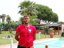 Bambino salvato in piscina, parla il bagnino-eroe: &laquo;Ho seguito l'istinto&raquo;
