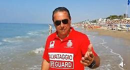 Terracina, balneare "beve" acqua di mare: "E' pulita, basta leoni da tastiera"
