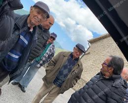 Un giorno con Jason, il postino che porta le lettere nei borghi sperduti
