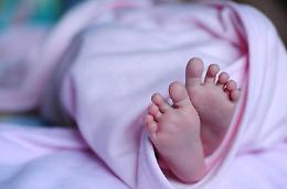 Fiocco rosa ad Ardea, bimba nasce in auto a largo Genova