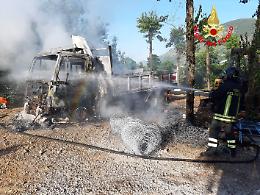 Due automezzi a fuoco a Monte San Biagio