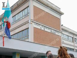 Telefono in tasca, studentessa bara all'esame di Maturità