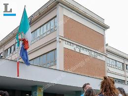 La prof "complice" degli studenti nella chat Whatsapp per la seconda prova