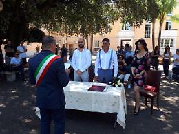 Vincenzo e Valerio sposi al Comune di Latina. Testimone Manuela Arcuri