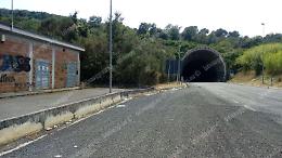 Furto di rame nella centrale elettrica e la galleria resta al buio