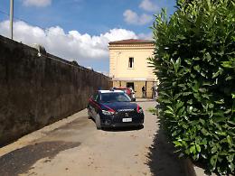 Prostituzione minorile al cimitero, indagato il custode