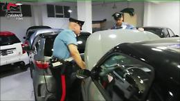 Minicar rubate e usate per falsi incidenti, blitz dei carabinieri