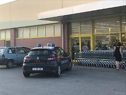 Latina, rapina lampo all'Eurospin di via Paganini: bottino mille euro
