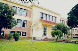 Fondi, scuola preda dei vandali: in pochi mesi furti, bivacchi e danni ingenti
