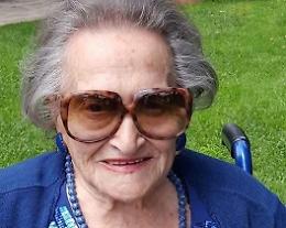 Fondi, nonna Elpidia compie 107 anni. Una vita tra gli abiti da sposa