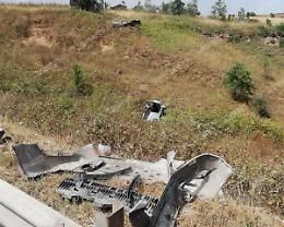 Vola dalla scarpata con l'auto, in codice rosso all'ospedale