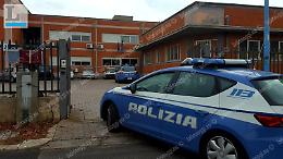 Botte tra colleghi in Comune: arrivano alle mani per un saluto di troppo
