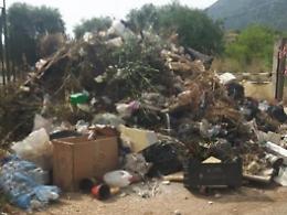In via Sandalara è spuntata l'ennesima discarica abusiva