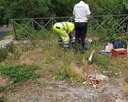 Abbandono indiscriminato di rifiuti, arrivano le fototrappole