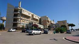 Coppia si apparta in auto e viene aggredita e rapinata