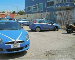 Gambe spezzate dopo il salto dal balcone e il tentato furto